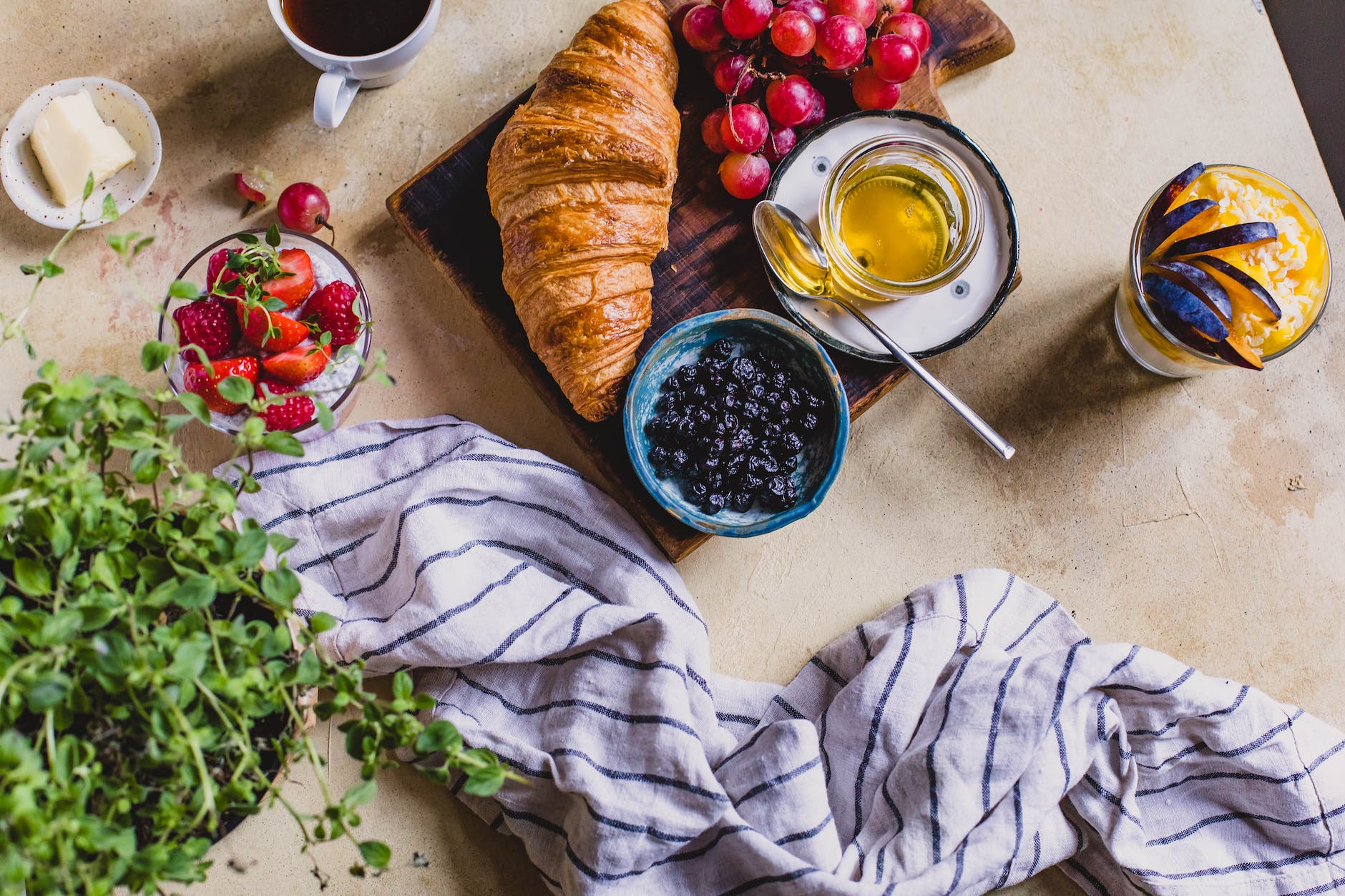 Mini Book Review: “French Women Don’t Get Fat,” by Mireille Guiliano