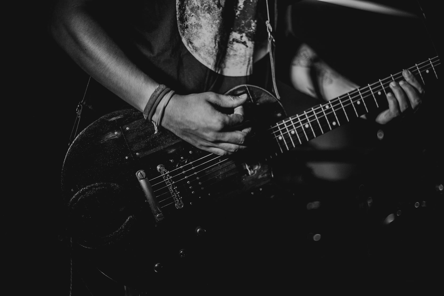 Delay King: Wes Borland’s Dreamy Riffs (via Limp Bizkit) 